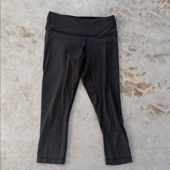 Cropped Lululemon Gray Leggins - Size 4 - High Waist - Great Conditon - Picture 1 of 4